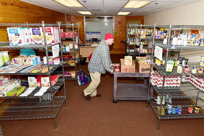 A student worker stocking shelves in Benny's Pantry