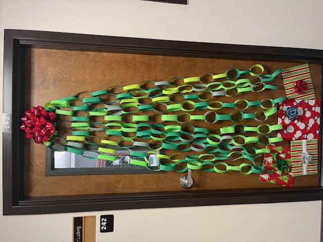 tree decorations with green paper rings