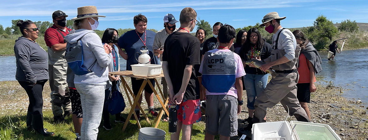 Students learning about fish diets at the Fort Hall Bottoms