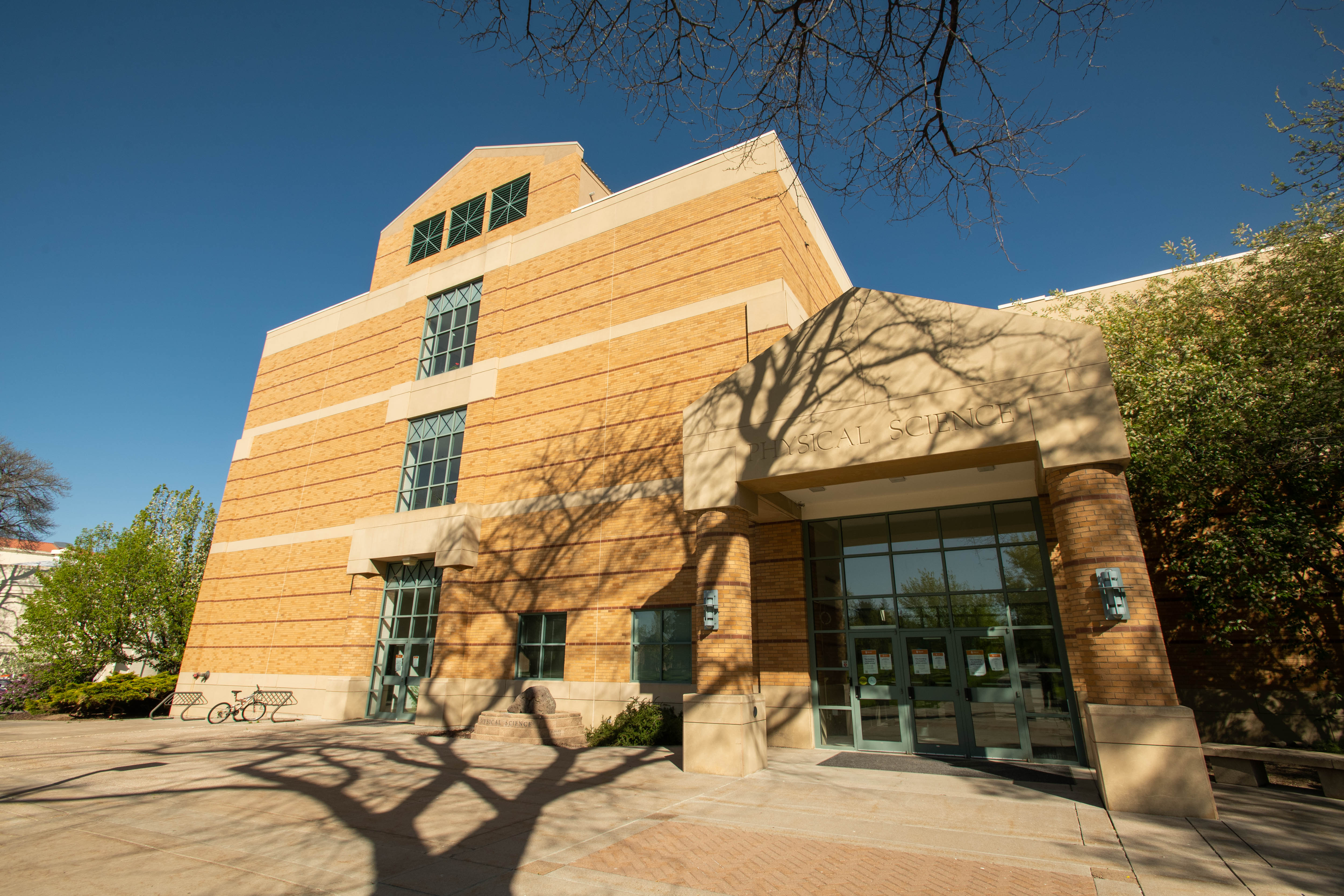 Photo of the Chemistry side of the Physcial Science Complex.