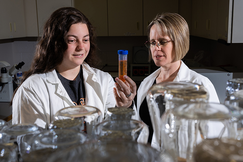 Larisa Knapp, left, and Kinta Serve, associate professor, pose for a photo.