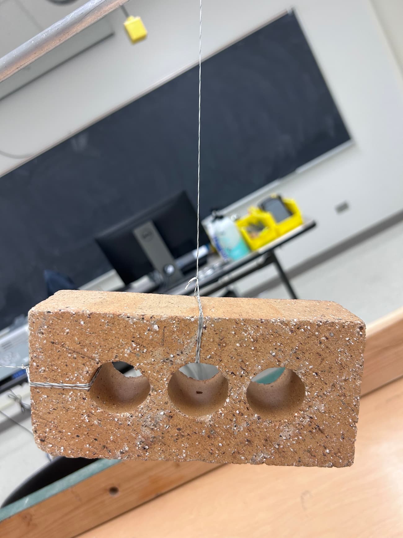 String perpendicular to the brick for the suspended brick demo.