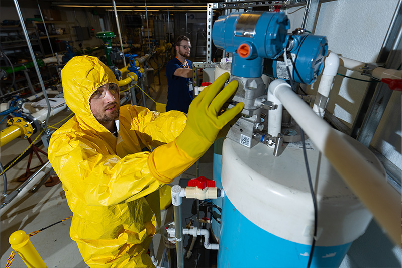 studrent working in the Nuclear Engineering lab