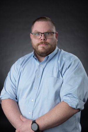 Eric H Headshot 300 x 450