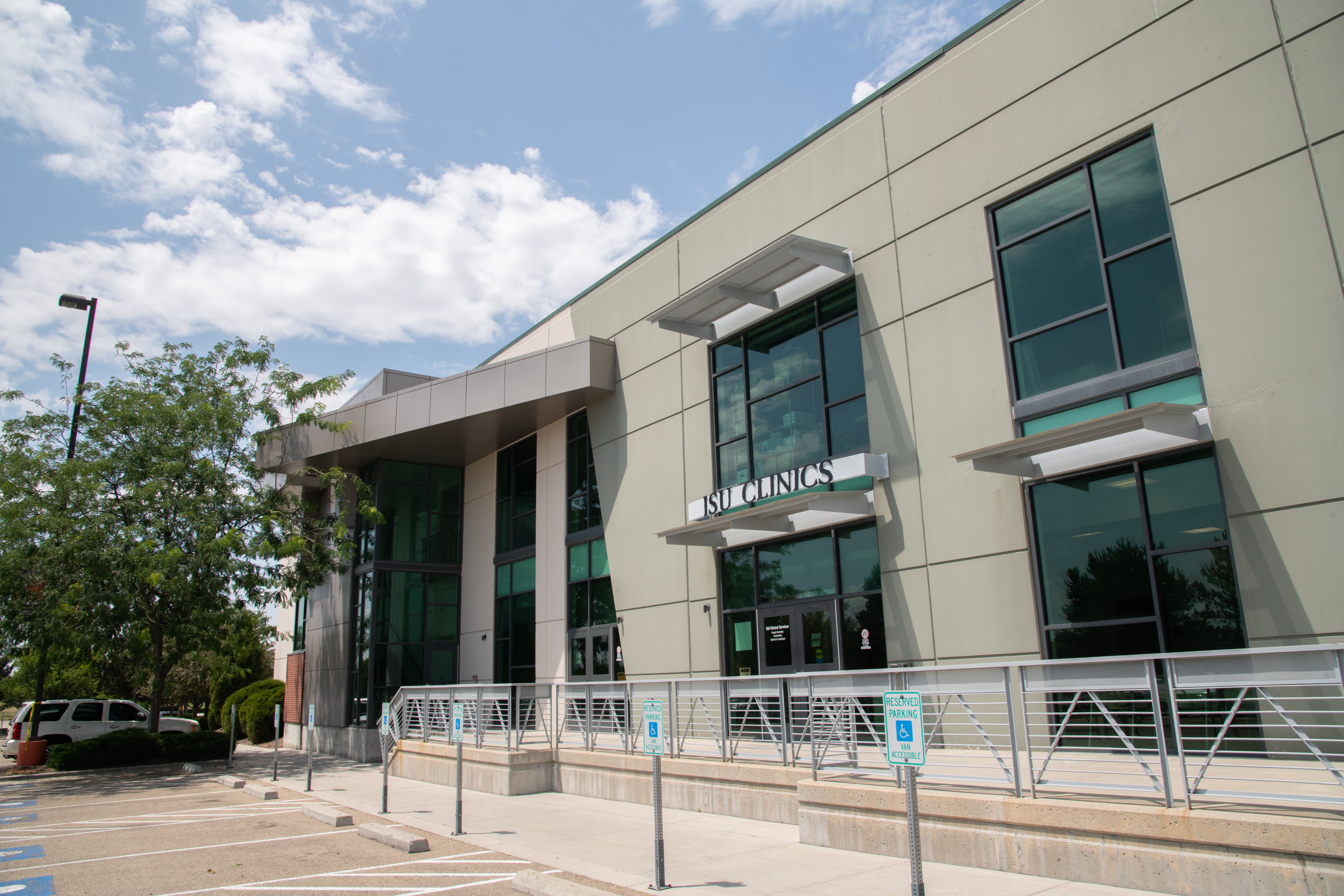 Exterior view of ISU-Meridian Clinic entrance