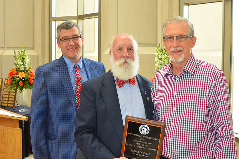 Dr. Rex Force, Dr. Paul Cady, award Ed Snell the 2018 College of Pharmacy Professional Achievement Award