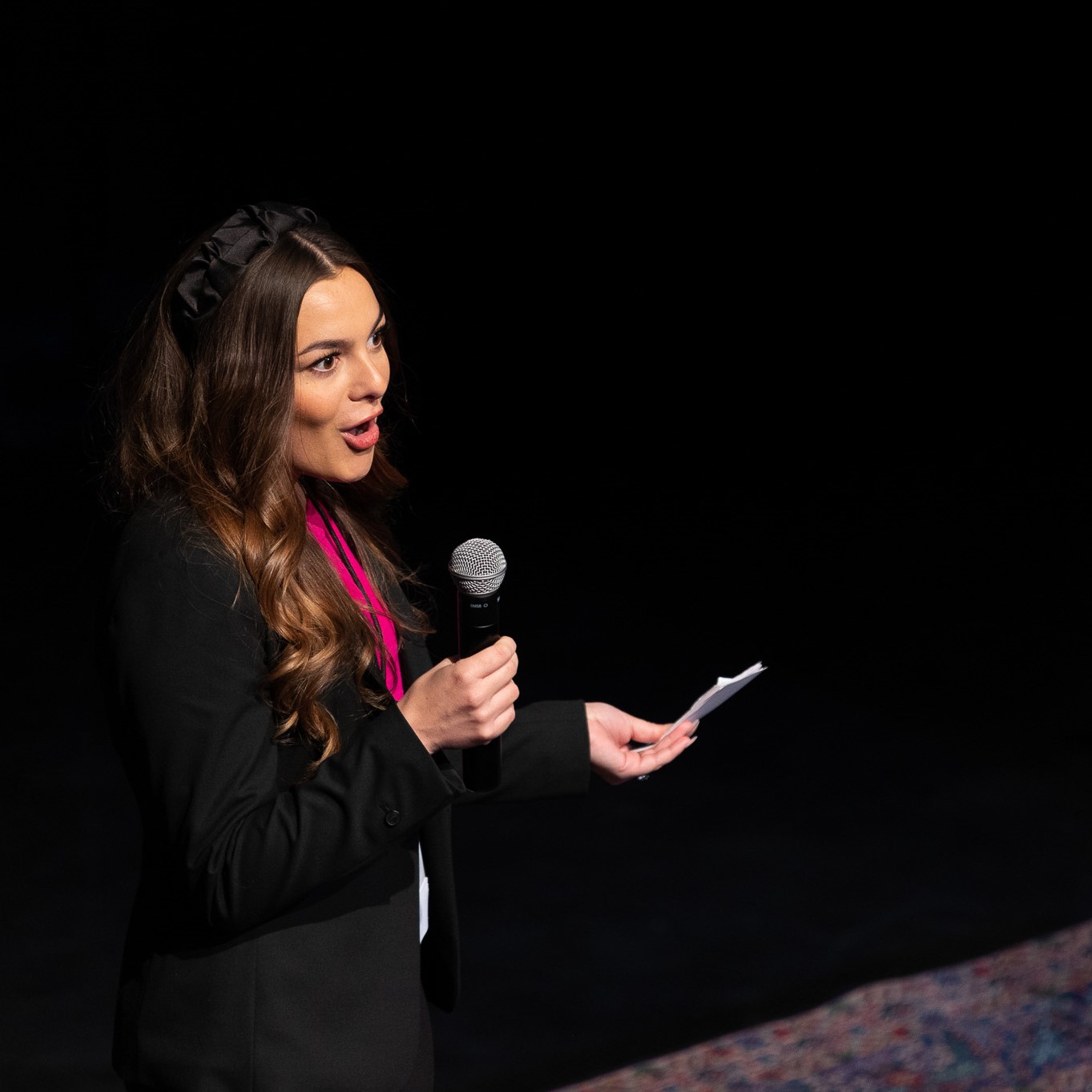 Student presenting at 3MT