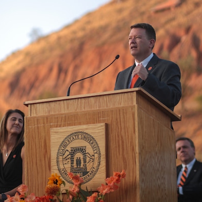 Kevin Satterlee addresses students at convocation