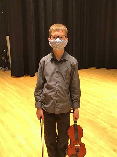 Beginning violin student