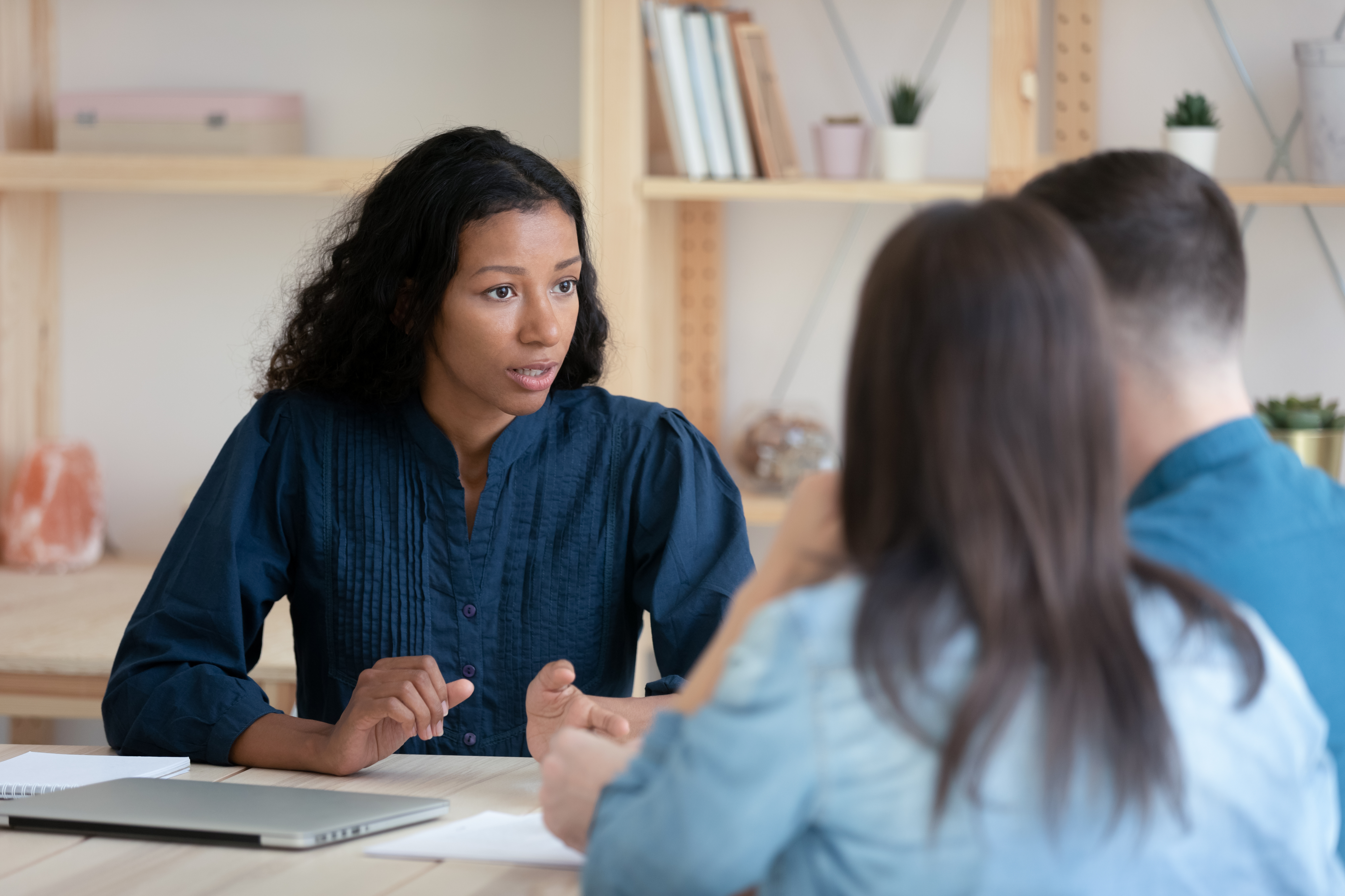 Psychologist meets with a couple