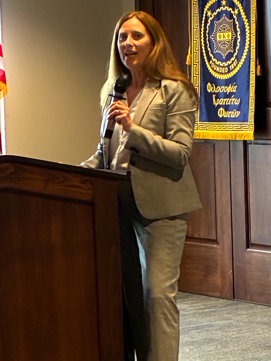 Keynote Speaker Dr. Heather Ray discussing “Curiosity as a Key to Unlocking Lifelong Learning”