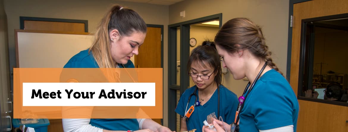 3 nursing students stand together/meet your advisor