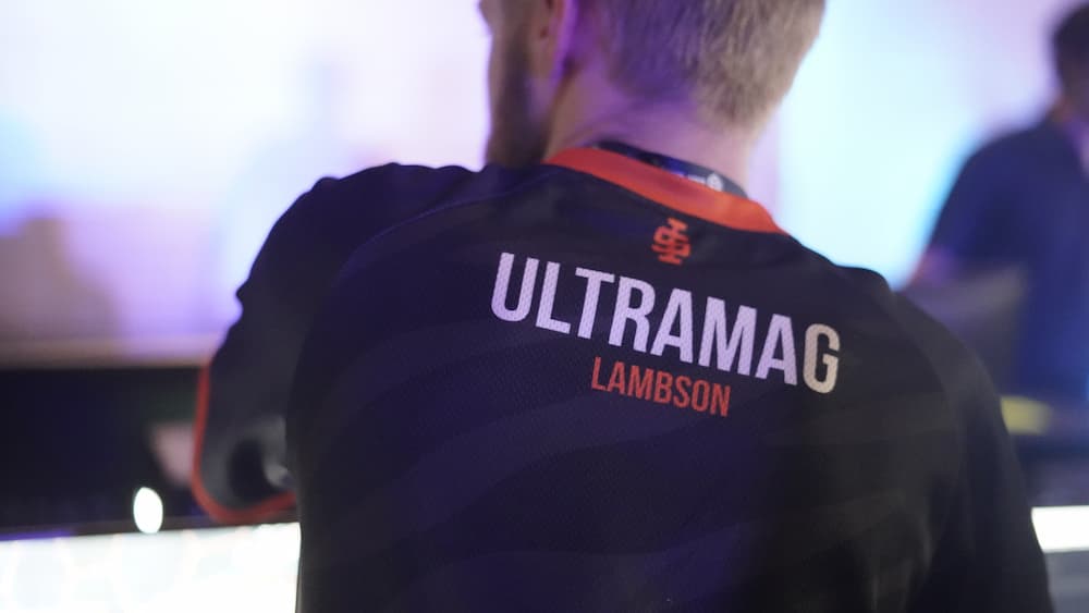 Up close, rear view of Jye’s jersey