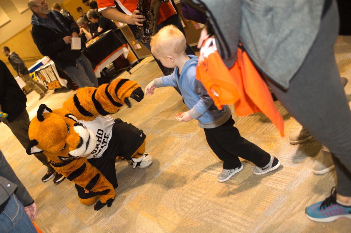 ISU Bengal Photo with Child- 1170