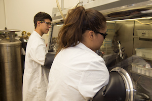 Picture of SEED students Alder Patch and Edith Gonzalez in lab.