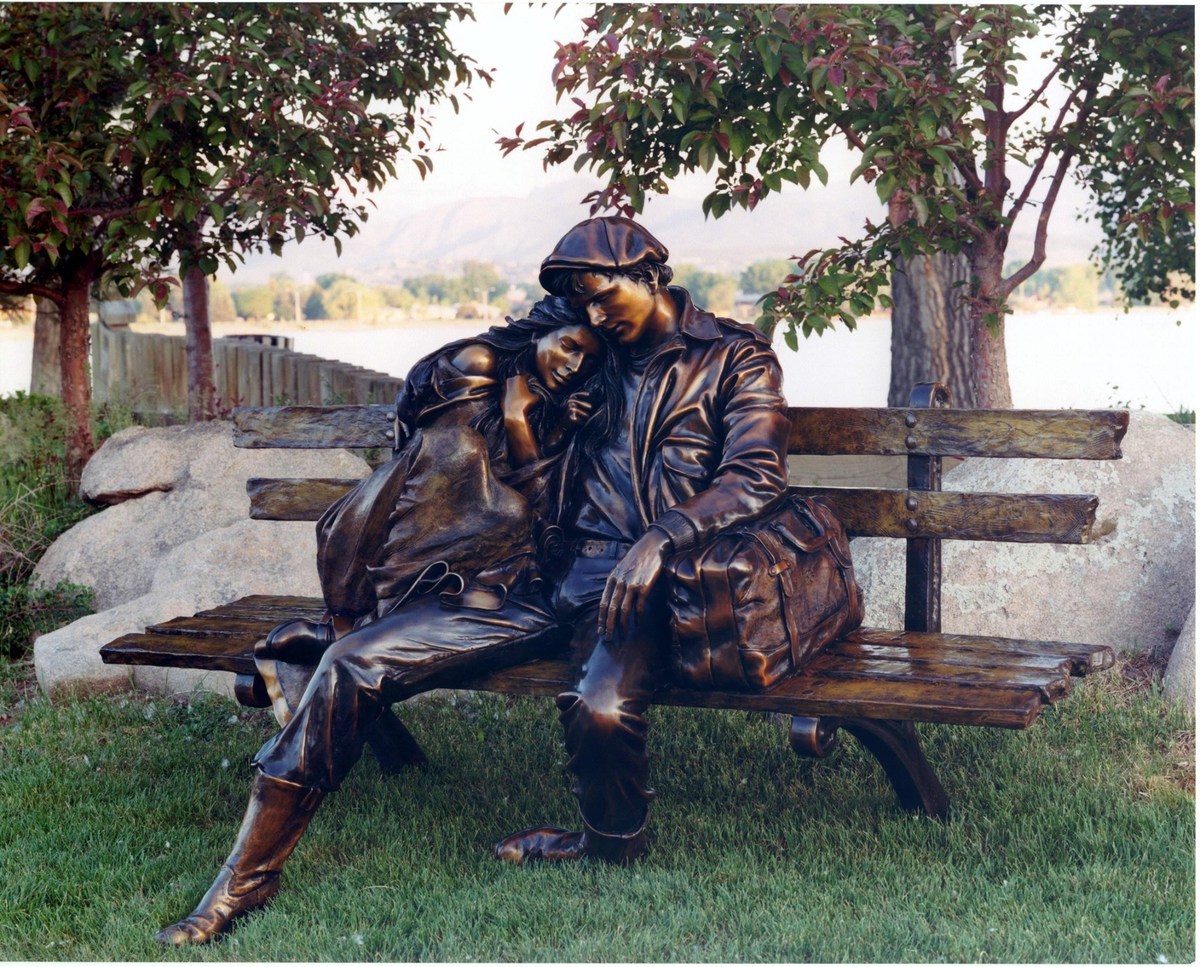 Sculpture of a man and woman