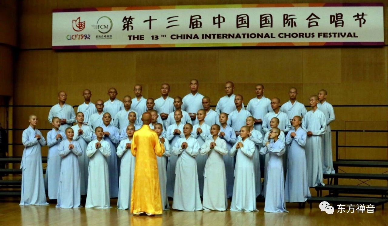 Group photo of tibetan choir