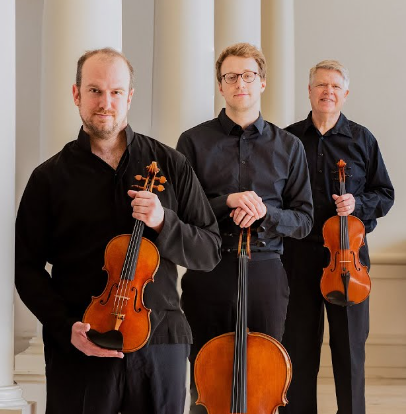 Langroise Trio with instruments