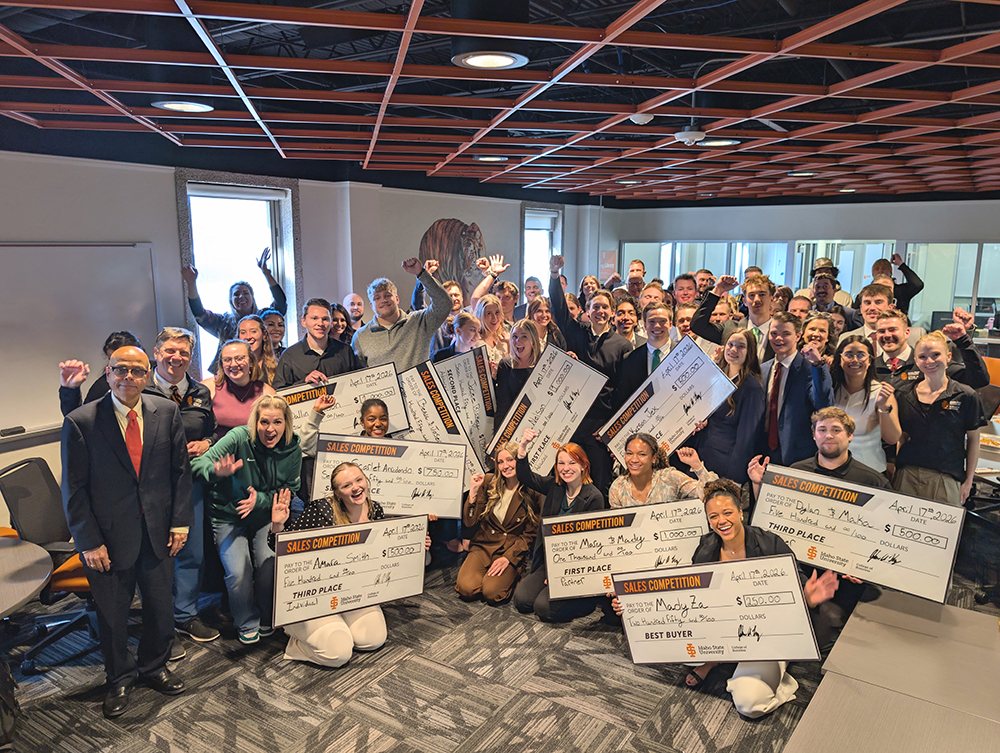 Winners, participants, and judges in ISU’s Spring Sales Competition pose for a photo.