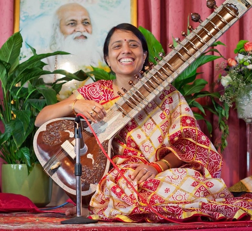 Photo of Reshma Srivastava with sitar