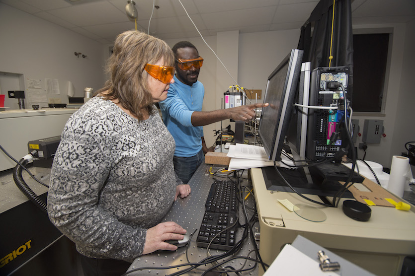 Photo of Lisa Lau and David Unobe in the chemistry lab working with computers. 