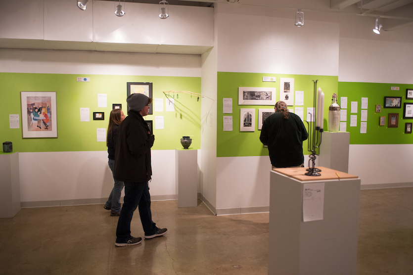 A photo of two people in an art gallery. 