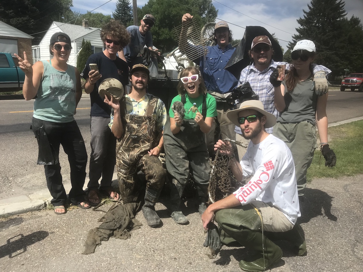 Group of Stream ecology students and faculty.