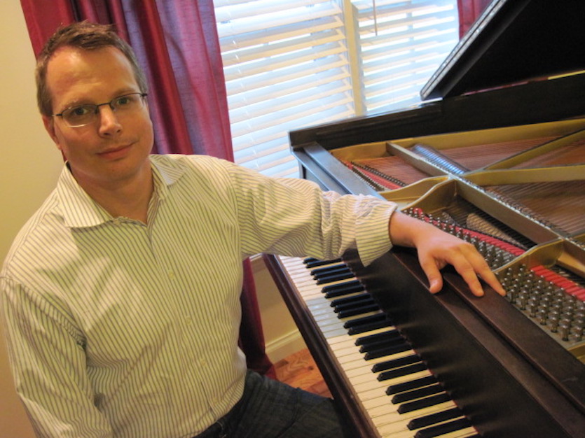 Photo of Kyle Aho sitting at a piano.