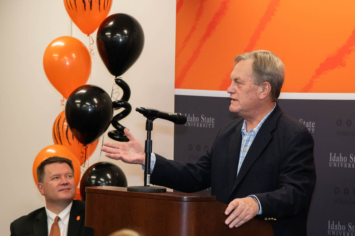 Congressman Simpson speaking as ISU President Satterlee looks on.