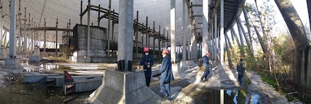 Students working under reactor.