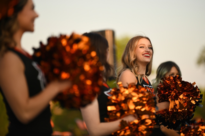 Cheerleaders at student orientation