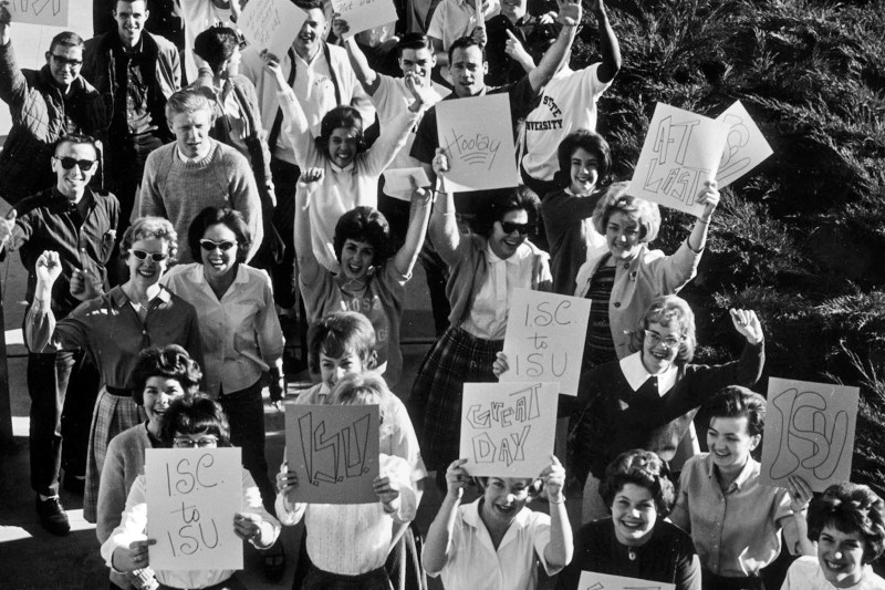 Students with ISU signs