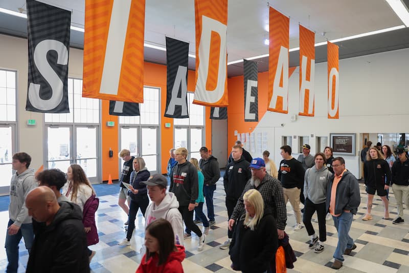 Students in reed gym during experience ISU