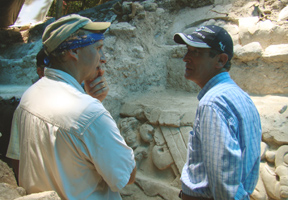 ISU's Richard Hansen, left, with Guatemalan President Alvaro Colom Caballeros at the Mirador Basin site.